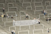 Torcida do Corinthians protesta nas arquibancadas da Arena durante jogo da Libertadores; veja fotos