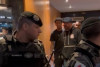 Torcedores do Corinthians protestam na chegada do elenco ao hotel em Belo Horizonte; veja