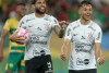 Romero e Gil analisam jogada de bola parada no gol que deu vitria ao Corinthians sobre o Cuiab