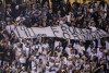 Torcida do Corinthians protesta contra preo de ingressos em partida contra o So Bernardo