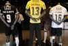 Loja do Corinthians na Neo Qumica Arena vende camisa em aluso ao goleiro Gustavo Henrique; veja