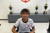 Zagueiro do Sub-17 assina contrato profissional com o Corinthians; multa na casa dos R$ 100 milhes