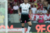 Zagueiro do Corinthians comenta uso de linha de cinco e analisa derrota para o Flamengo