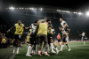 Corinthians marca no fim e arranca empate dram