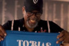 Torcedor participa de a&ccedil;&atilde;o especial e recebe camisa feita em homenagem a Tobias; confira