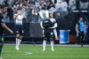 Corinthians vence o Racing com um jogador a menos e mant