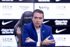 Executivo do Corinthians explica sa&iacute;da de Maycon e comenta impasse por renova&ccedil;&atilde;o de lateral