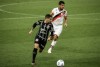 Corinthians erra muito e perde para o Atltico-GO na estreia do Brasileiro