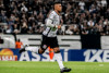 Paulinho avalia reestreia no Corinthians e comenta reencontro com a torcida