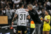 Pedido por demisso de Sylvinho e crticas a Joo Victor marcam derrota do Corinthians em clssico
