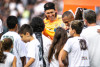 Cssio entrega luvas a torcedor aps jogo entre Corinthians e Inter de Limeira; veja vdeo