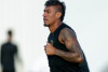 Paulinho projeta retorno de leso e celebra presena Fiel em treino aberto do Corinthians