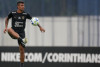 Paulinho segue em transio no Corinthians e realiza trabalhos bsicos com bola