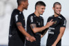Destaque do Sub-20 ganha espao no profissional do Corinthians, mas ainda luta por minutos; entenda