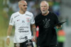Mano vê necessidade de repor liderança de Fábio Santos no Corinthians; lateral faz seu último jogo