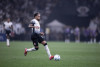 Volante deixa o campo com gelo na coxa e preocupa Corinthians
