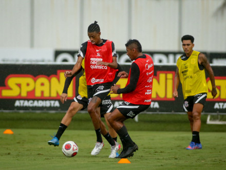 Corinthians treinou nesta quinta-feira com a participação de Robson Bambu