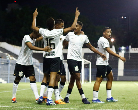 Corinthians vence Criciúma com golaços e avança de fase na Copa do Brasil Sub-17