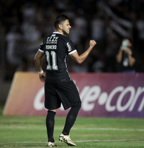 Corinthians vence o Londrina com show de Romero no segundo tempo