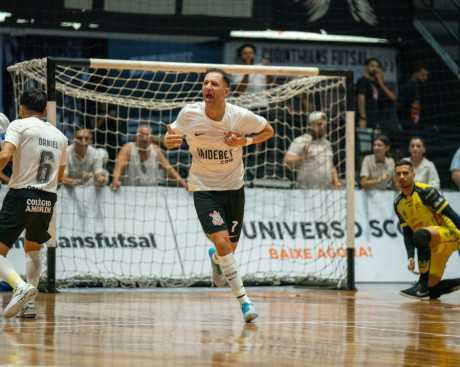 Adaptao e leso: principal reforo do Corinthians Futsal para 2024 sofre em incio de trajetria