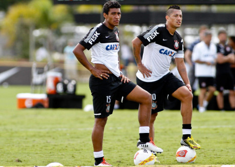 Paulinho elege Ralf como melhor companheiro de trajetria no Corinthians