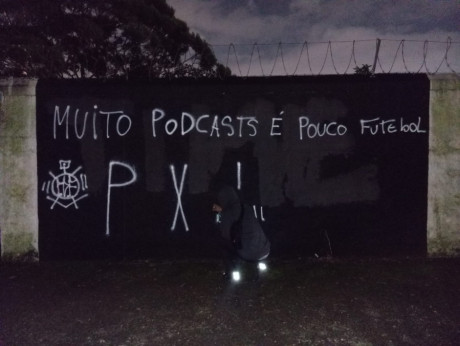 Protesto no muro do Parque So Jorge