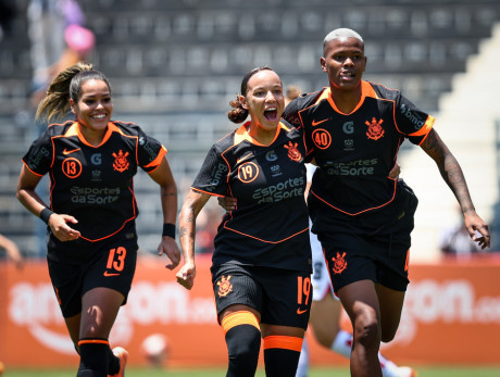 A jovem Jhonson abriu o placar para o Corinthians no clssico contra o So Paulo