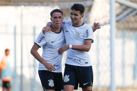 Molina e Kau Henrique marcaram dois dos gols na goleada do Timo pra cima da Portuguesa