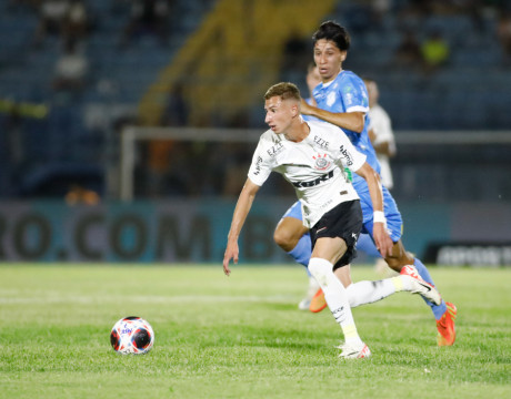 Lo Agostinho teve seu contrato renovado com o Corinthians at o fim de 2026