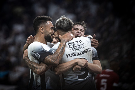 Corinthians enfrenta Racing-URU em jogo decisivo por vaga nas oitavas da Sul-Americana