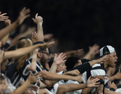 Torcida do Corinthians se revolta com cambismo nos jogos na Neo Qumica Arena