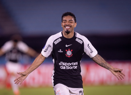 Matheus Bidu anotou o nico gol do Corinthians sobre o Racing-URU
