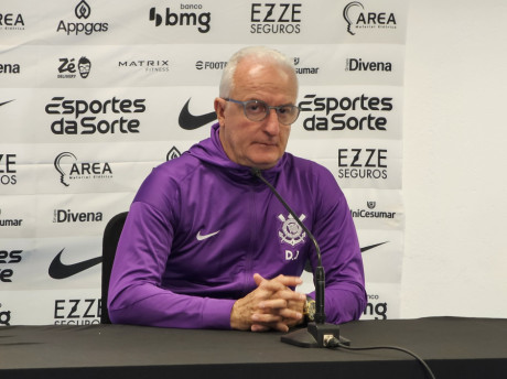 Dorival Jnior durante entrevista coletiva do Corinthians