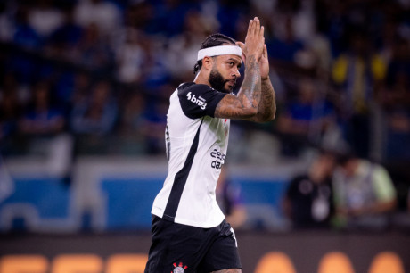 Contrato de Memphis Depay prev� pagamento de luvas e b�nus ap�s t�tulos