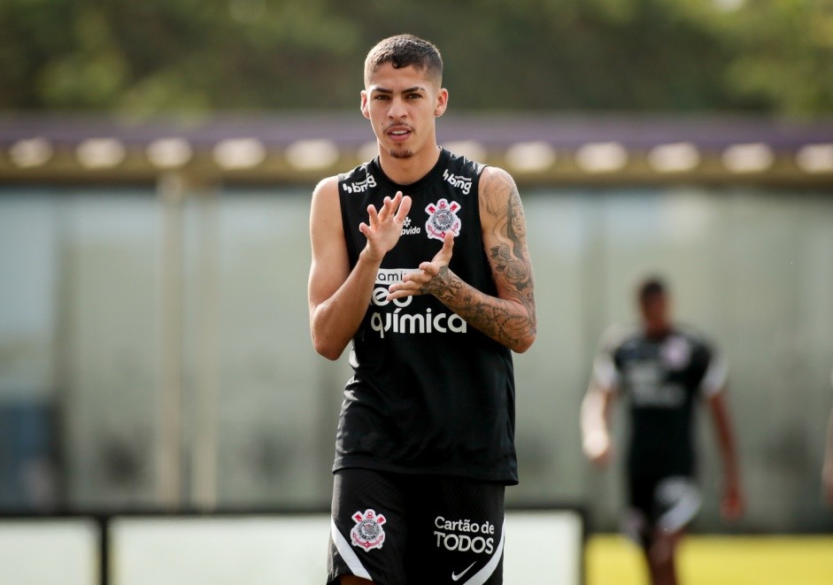 Gabriel Pereira toma aviso no CT e perde espaço no elenco do Corinthians