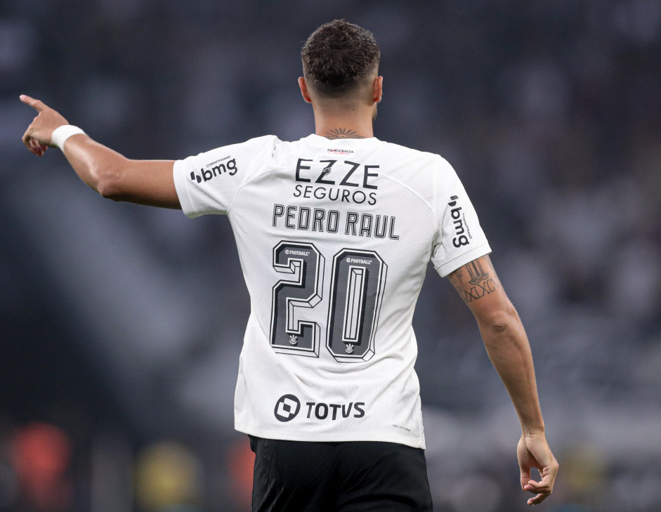 Pedro Raul perdeu espao e jogou apenas 88 minutos nos ltimos dez jogos do Corinthians
