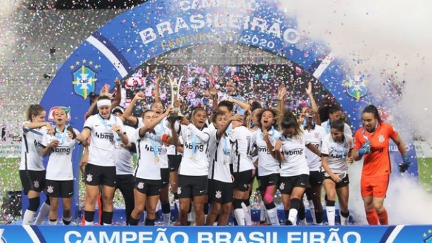 Corinthians feminino bate recorde de títulos em 2023 e chega a 17