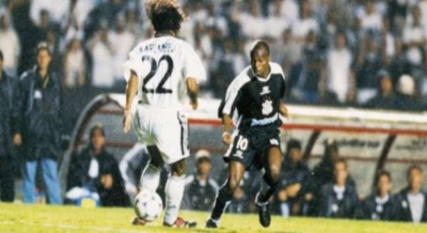 Meu Timão on X: 14 de janeiro de 2000: conquistávamos o mundo pela  primeira vez! O primeiro campeão mundial de clubes da FIFA É O TIMÃO!  ⚫⚪🏆🌎 #CorinthiansMinhaVida #CorinthiansMinhaHistória #CorinthiansMeuAmor  #CorinthiansNaMemória