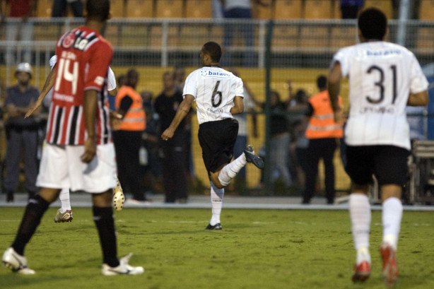 Cristian na comemorao de seu gol na semifinal do Campeonato Paulista de 2009