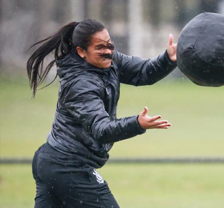 Vic Albuquerque, a suposta atleta de futebol que s� sabe