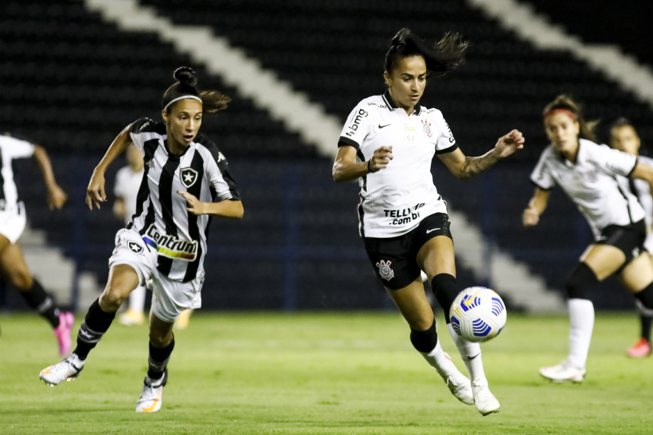 Corinthians e Botafogo no futebol feminino