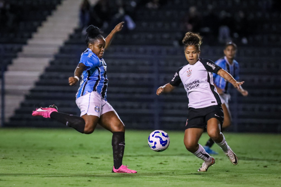 Corinthians e Grmio no futebol feminino