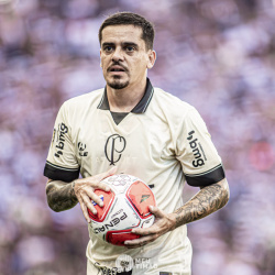 Fagner se isola como segundo jogador do Corinthians com mais participaes diretas em gols na Arena