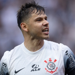 Romero responde sobre renovao com o Corinthians e traa planos para a carreira