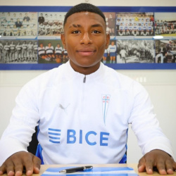 João Vitor Jacaré é observado de perto pela comissão