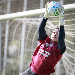 Corinthians renova com goleiro do time profissional at� 2031