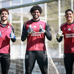 Corinthians renova com goleiro do time profissional at� 2031