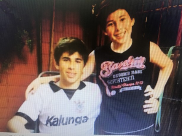 tudo pra ser �dolo! Foto de Bruno mendes em 2012 com o manto do Tim&atilde;o!