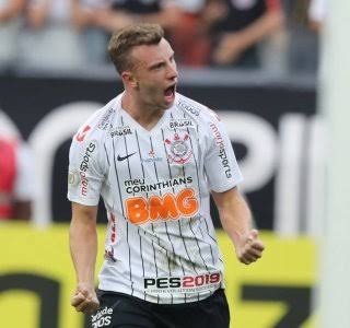 Carlos Augusto pedindo passagem