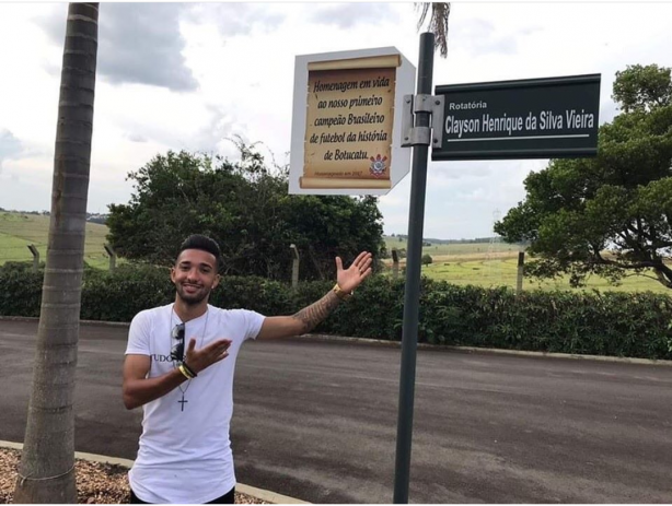 Clayson homenageado